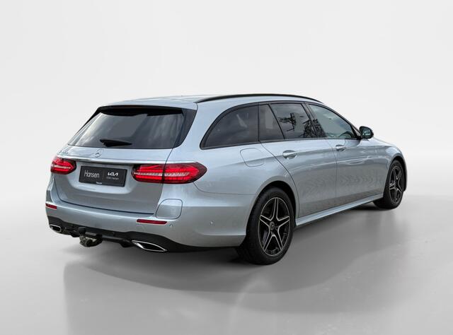 Mercedes-Benz E-estate 300 e AMG I Trekhaak I Widescreen I Half-Leder | Adaptive cruise control | Elektrisch uitklapbare trekhaak | Elektrisch verstelbare stoelen met geheugen
