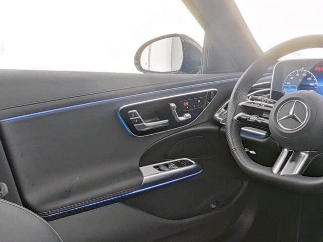 Mercedes-Benz E-estate 300 e AMG Nightpakket Plug-In Hybride | Airmatic | Trekhaak | Distronic | Sluitbekrachtiging | Memory | Dode Hoek Ass | Inclusief 24 maanden Mercedes-Benz Certified garantie voor Europa.