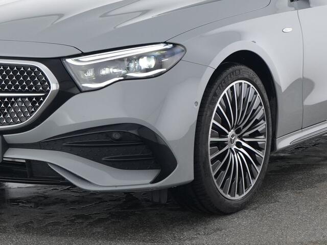 Mercedes-Benz E-estate 300 e AMG Plug-In Hybride AMG | Night Pakket | Luchtvering | Lederen beklediing | MBUX Superscreen | Trekhaak | Head-up-Display | 20 Inch AMG velgen. Inclusief 24 maanden Mercedes-Benz Certified garantie voor Europa.