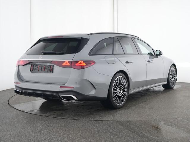 Mercedes-Benz E-estate 300 e AMG Plug-In Hybride AMG Line | Night Pakket | Trekhaak | MBUX Superscreen | 20 Inch AMG Velgen | Ledkoplampen. Inclusief 24 maanden MB Certified garantie voor Europa.