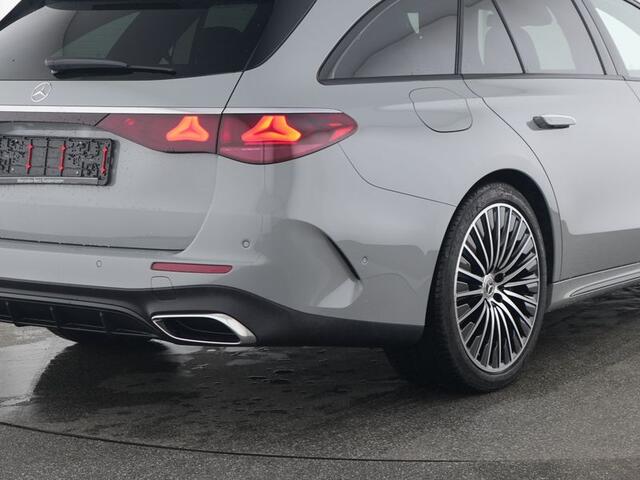 Mercedes-Benz E-estate 300 e AMG Plug-In Hybride AMG Line | Night Pakket | Trekhaak | MBUX Superscreen | 20 Inch AMG Velgen | Ledkoplampen. Inclusief 24 maanden MB Certified garantie voor Europa.