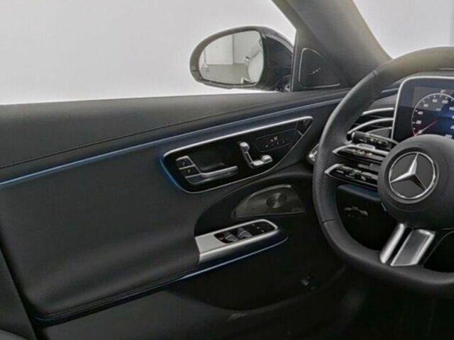 Mercedes-Benz E-estate 300 e Edition AMG Line l Airmatic l Panoramadak l 360 gr Camera l Distronic l MBUX l Burmester 4D l Winterpakket l Digital Light l Weklapbare Trekhaak l Keyless GO l Smartphone integratie l HUD l Stoelverwarming l Augmented Reality l Memory pakket l Sfeer