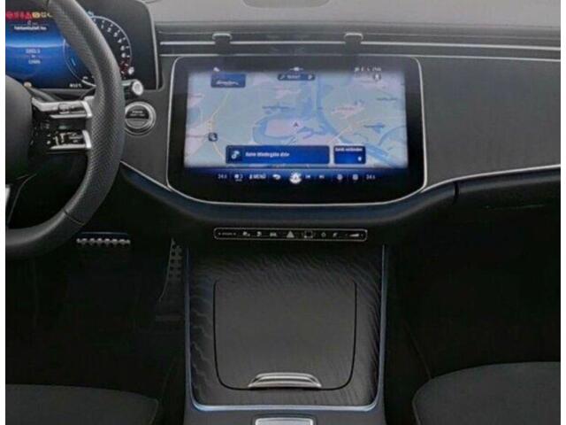 Mercedes-Benz E-estate 300 e Edition AMG Line l Airmatic l Panoramadak l 360 gr Camera l Distronic l MBUX l Burmester 4D l Winterpakket l Digital Light l Weklapbare Trekhaak l Keyless GO l Smartphone integratie l HUD l Stoelverwarming l Augmented Reality l Memory pakket l Sfeer