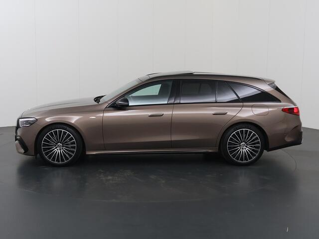 Mercedes-Benz E-estate 300 e AMG Line | Premium | Panoramadak | Trekhaak | Night pakket | 20 inch | Digital light | 360 camera | Memory |