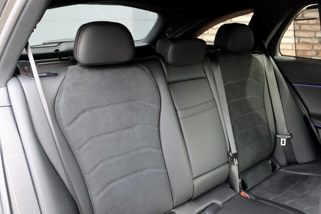 Mercedes-Benz E-estate 300 e AMG Line | Distronic+ | Memory | Burmester | Surround Camera | Trekhaak | Digital Light | Keyless Go | Zonweringspakket | Nightpakket |