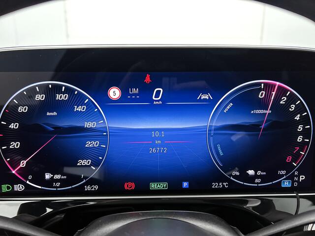 Mercedes-Benz E-estate 300 e Sport Edition Trekhaak | AMG Line | Night Pakket | Panorama Schuif-Kanteldak | Lederen Bekleding | Diital Licht | Alarm. Inclusief 24 maanden MB Certified garantie voor Europa.