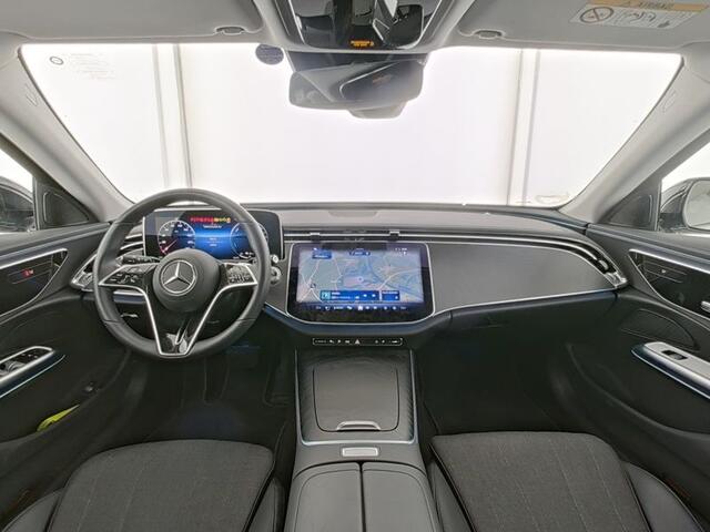 Mercedes-Benz E-estate 300 e Luxury Plug-In Hybride Trekhaak | Parkeerpakket met 360°-camera | Distronic | Zonneschermpakket | Ledkoplampen. Inclusief 24 maanden Mercedes-Benz Certified garantie voor Europa.