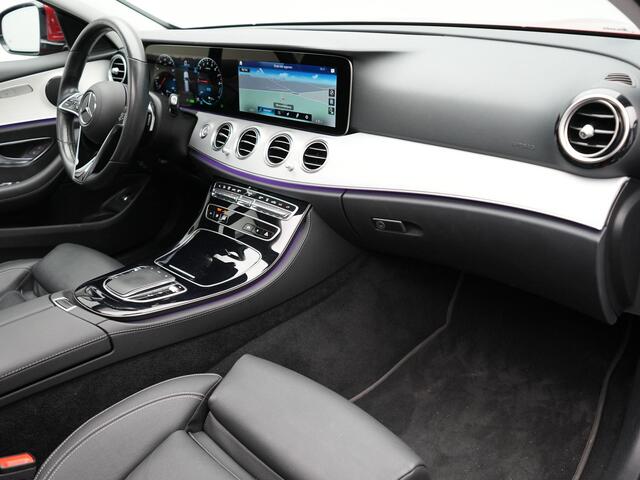 Mercedes-Benz E-estate 300 e AMG Line Plug In Hybrid 320pk | Panodak | Trekhaak af Fabriek | Adaptive Cruise | Head Up | Multibeam LED | Lederen Sportstoelen | Widscreen Navi | Sfeerverlichting | Camera | PHEV |