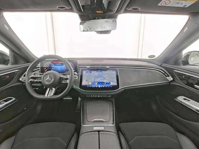 Mercedes-Benz E-estate 300 e AMG Plug-In Hybride Trekhaak AMG Line | Night Pakket | Ledkoplampen | Stoelverwarming voor | Distronic. Inclusief 24 maanden MB Certified garantie voor Europa.