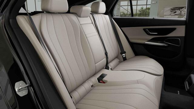 Mercedes-Benz E-estate 300 e AMG Line | Night | Superscreen | Panoramadak | Trekhaak | Burmester | 360 camera | Distronic |