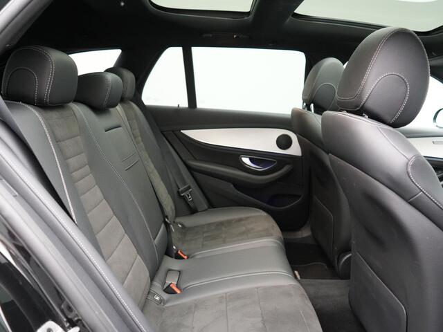 Mercedes-Benz E-estate 300 e AMG Line PHEV 320pk Dealer O.H. | Panodak | Camera | Alcantara Sportstoelen Verwarmd | Sfeerverlichting | Blis | Apple Carplay | Night Pakket | Virtual | Navigatie | DAB | Plug In Hybrid |
