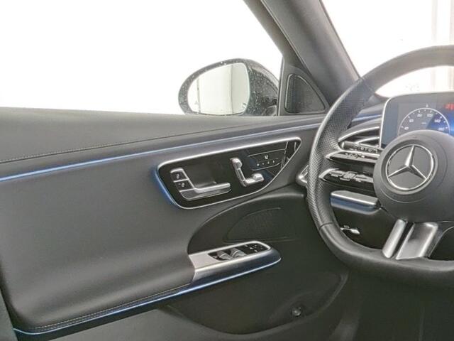Mercedes-Benz E-estate 300 e AMG Plug-In Hybride AMG Line | Night Pakket | Trekhaak | Distronic | Panorama Schuif-Kanteldak | Memory voorstoelen. Inclusief 24 maanden Mercedes-Benz Certified garantie voor Europa.