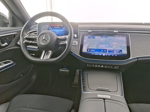 Mercedes-Benz E-estate 300 e AMG Plug-In Hybride AMG Line | Night Pakket | Trekhaak | Distronic | Panorama Schuif-Kanteldak | Memory voorstoelen. Inclusief 24 maanden Mercedes-Benz Certified garantie voor Europa.