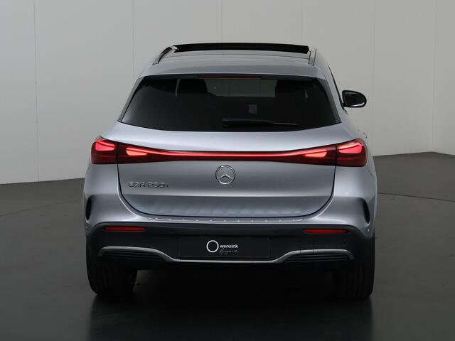 Mercedes-Benz EQA 250+ Business Solution AMG 71 kWh | Panoramadak | Head-Up display | Winterpakket | Stoelverwarming |