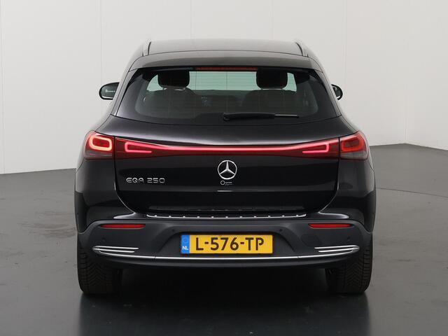Mercedes-Benz EQA 250 Business Solution Luxury 67 kWh | Rijassistentiepakket | Trekhaak | Stoelverwarming | Sfeerverlichting |