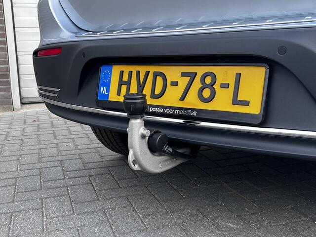 Mercedes-Benz EQA 250+ Luxury Line | Panoramadak | Trekhaak | Beige Interieur | Elektrisch Verstelbare Stoelen + Memory | 360° Camera | Donkergetint Glas Achter | Dodehoekassistent | Apple CarPlay | Android Auto | Stoelverwarming | Sfeerverlichting | Parkeersensoren