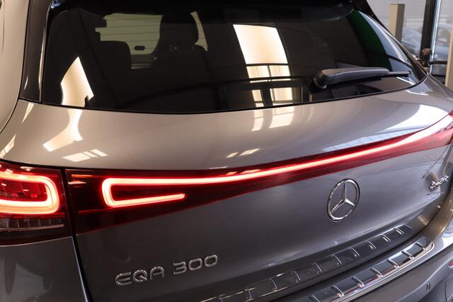 Mercedes-Benz EQA 300 4MATIC Business Solution AMG 67 kWh ACC Panoramadak Blindspot