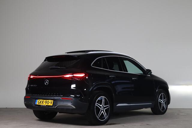 Mercedes-Benz EQA 250+ AMG Line 71 kWh NL- Auto!! Elek Trekhaak I Pano I Sfeerverl