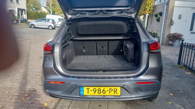 Mercedes-Benz EQA 250 Business Line 67 kWh Widescreen Led Camera