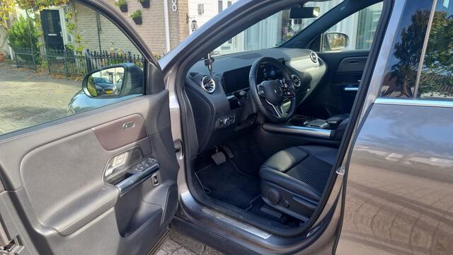 Mercedes-Benz EQA 250 Business Line 67 kWh Widescreen Led Camera