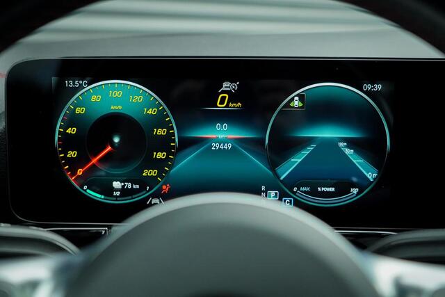 Mercedes-Benz EQA 250+ AMG Line 71 kWh / Pano / Adaptive Cruise / Stoelverwarming