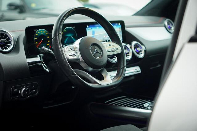 Mercedes-Benz EQA 250+ AMG Line 71 kWh / Pano / Adaptive Cruise / Stoelverwarming