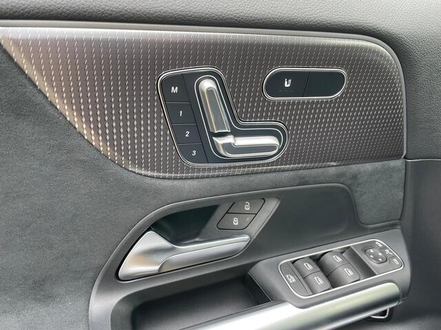 Mercedes-Benz EQA 250+ AMG | Panoramadak | 360° Camera | Night pakket | Elektrisch Verstelbare Stoelen + Memory | Dodehoekassistent | Advanced Sound System | Apple CarPlay | Android Auto | Sfeerverlichting | Stoelverwarming