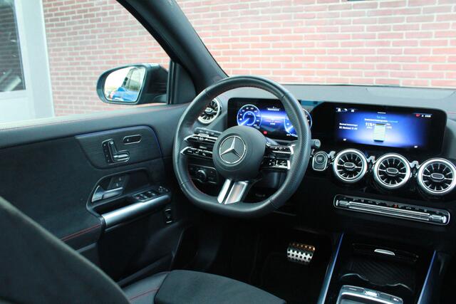 Mercedes-Benz EQA 300 4MATIC AMG Line 67 kWh | Pano | Distronic | Memory |