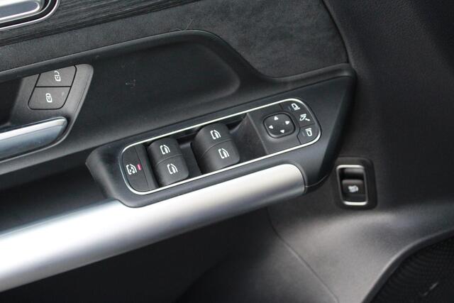 Mercedes-Benz EQA 300 4MATIC AMG Line | Pano | Distronic | Memory |