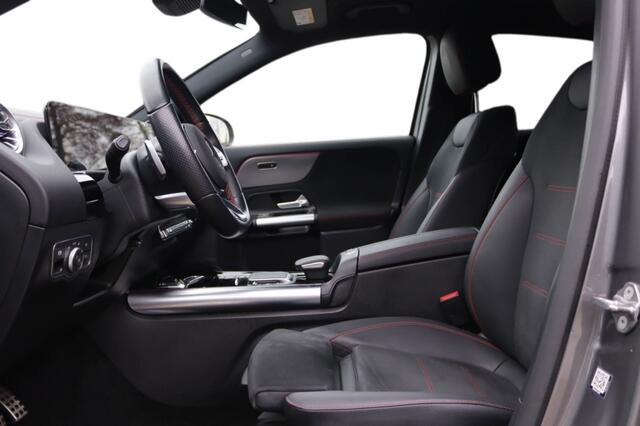 Mercedes-Benz EQA EQA 250 AMG Line 67 kWh l Trekhaak l Burmester l Blindspot l Key