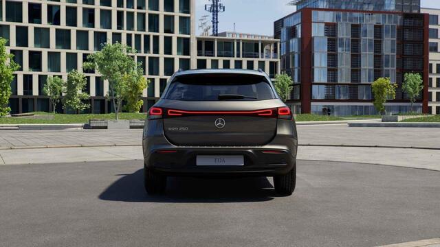 Mercedes-Benz EQA 250 67 kWh | Panoramadak | Stoelverwarming | Getint glas |