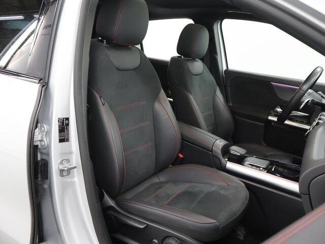 Mercedes-Benz EQA 250+ AMG Line 71 kWh | Night | Panoramadak | Sfeerverlichting | Draadloos telefoonladen | Stoelverwarming |