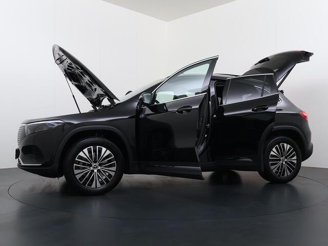 Mercedes-Benz EQA 250+ Business Solution Luxury | Trekhaak | Panoramadak | Dodehoekassistent | Apple CarPlay | Android Auto | Stoelverwarming | Sfeerverlichting | Donkergetint Glas Achter | Elektrische Achterklep | Elektrisch Inklapbare Buitenspiegels | Achteruitrijcamera