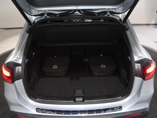 Mercedes-Benz EQA 250+ Business Solution Luxury 71 kWh | Panoramaschuifdak | Rijassistentie pakket | Achteruitrijcamera | Stoelverwarming | Dodehoekassistent |