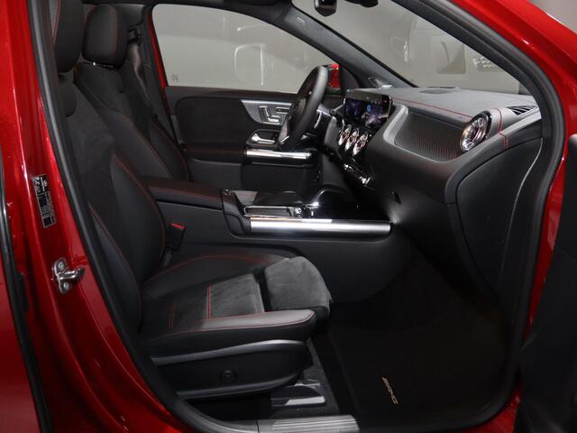 Mercedes-Benz EQA 250+ Business Solution AMG 71 kWh | Panoramaschuifdak | Dodehoekassistent | Head-up | Burmester | Winterpakket | Trekhaak |