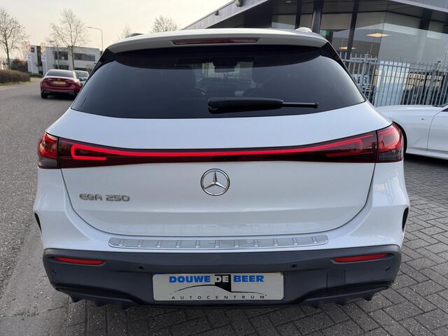 Mercedes-Benz EQA 250 Business Solution AMG 67 kWh Pano-Dak | Memory | Keyless | 360-Camera | Night