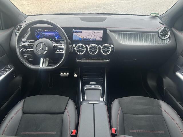 Mercedes-Benz EQA 250+ AMG | Night Pakket | Panoramadak | 360° Camera | DISTRONIC afstandsassistent | Dodehoekassistent | Apple CarPlay | Android Auto | Advanced Sound System | Sfeerverlichting | Stoelverwarming | Elektrische Achterklep