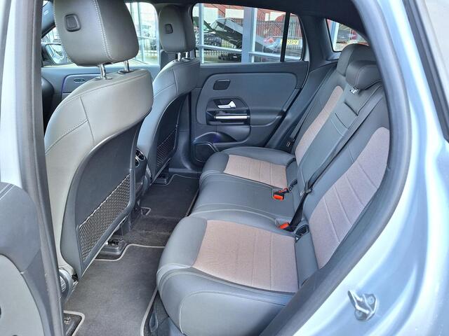 Mercedes-Benz EQA 250 Electric Art 67 kWh | Night pakket | Achteruitrijcamera | Dodehoekassistentie | Keyless-GO | Stoelverwarming | Sfeerverlichting | Elektrische achterklep