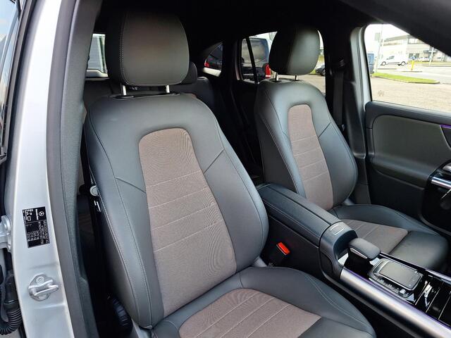 Mercedes-Benz EQA 250 Electric Art 67 kWh | Night pakket | Achteruitrijcamera | Dodehoekassistentie | Keyless-GO | Stoelverwarming | Sfeerverlichting | Elektrische achterklep