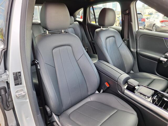 Mercedes-Benz EQA 250 Luxury Line 67 kWh | Achteruitrijcamera | Sfeerverlichting | Stoelverwarming | Dodehoekassistentie | Widescreen | Elektrische achterklep