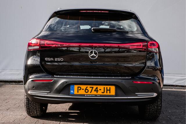 Mercedes-Benz EQA 250 Business Solution Luxury 67 kWh Trekhaak/ Camera/ Elek. achterklep/ Stoelverwarming/ Blindspot/ Sfeerverlichting