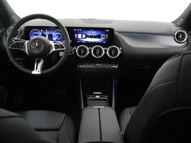 Mercedes-Benz EQA 250+ Business Solution Luxury 71 kWh | Panoramaschuifdak | Rijassistentiepakket | Winter pakket | Burmester | Achteruitrijcamera | Dodehoekassistent |