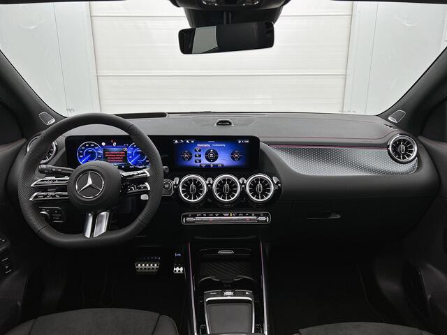 Mercedes-Benz EQA 250+ Business Solution AMG 71 kWh | Premium pakket | Trekhaak | Smartphone integratie | Panoramaschuifdak | Sportstoelen | Sfeerverlichting | 360° camera | Stuurwielpaddles gegalvaniseerd | Sierdelen in Star Pattern |