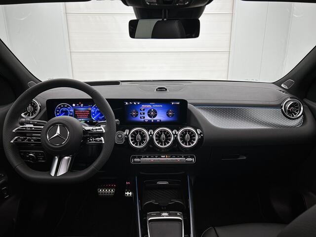 Mercedes-Benz EQA 250+ Business Solution AMG 71 kWh | Premium pakket | Nightpakket | Trekhaak | GUARD 360° Plus | DISTRONIC | Sfeerverlichting | Smartphone integratie | Panoramaschuifdak | 360° camera | Sierdelen in Star Pattern |