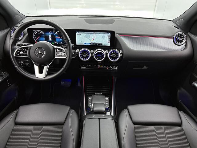 Mercedes-Benz EQA 250 Business Solution Luxury 67 kWh Ledkoplampen | Parkeerpakket met achteruitrijcamera | Stoelverwarming | Sfeerverlichting | Dodehoekassist. Inclusief 24 maanden MB Certified garantie voor Europa.