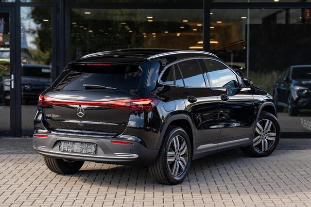 Mercedes-Benz EQA 250+ Business Solution Luxury 71 kWh | Panoramaschuifdak | Rijassistentiepakket | Winter pakket | Burmester | Achteruitrijcamera | Dodehoekassistent |