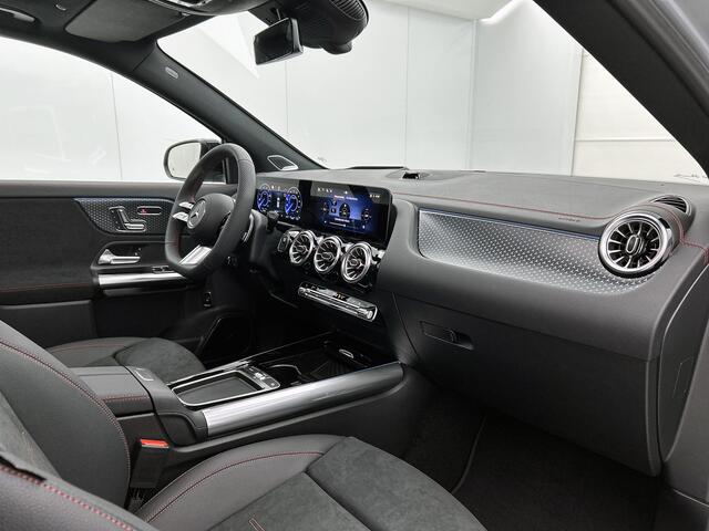 Mercedes-Benz EQA 250+ Business Solution AMG 71 kWh | Nightpakket | Trekhaak | DISTRONIC | Smartphone integratie | Panoramaschuifdak | Stuurwielpaddles gegalvaniseerd | 360° camera | Burmester Surround Sound |