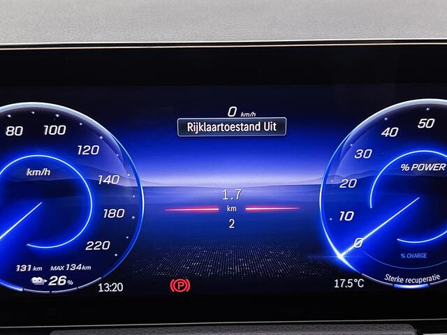 Mercedes-Benz EQA 250+ Business Solution AMG 71 kWh | Premium pakket | Winterpakket | Trekhaak | DISTRONIC | Panoramaschuifdak | 360° camera | Sfeerverlichting | Smartphone integratie |
