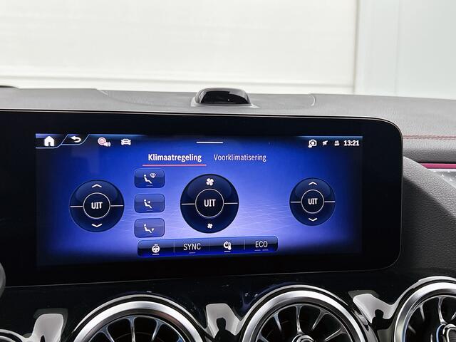 Mercedes-Benz EQA 250+ Business Solution AMG 71 kWh | Premium pakket | Winterpakket | Trekhaak | DISTRONIC | Panoramaschuifdak | 360° camera | Sfeerverlichting | Smartphone integratie |