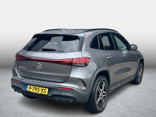 Mercedes-Benz EQA 250 AMG Line 67 kWh | Panoramadak | Trekhaak | Stoelverwarming | LED Koplampen
